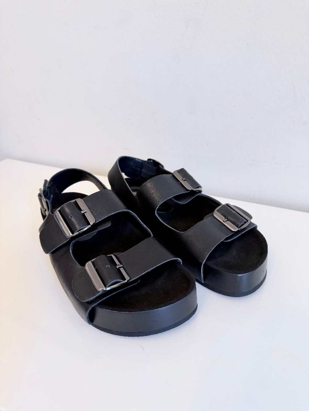 NEW INTENTIONALLY BLANK EXXY Flatform Sandal Black Size 6 - Picture 2 of 14